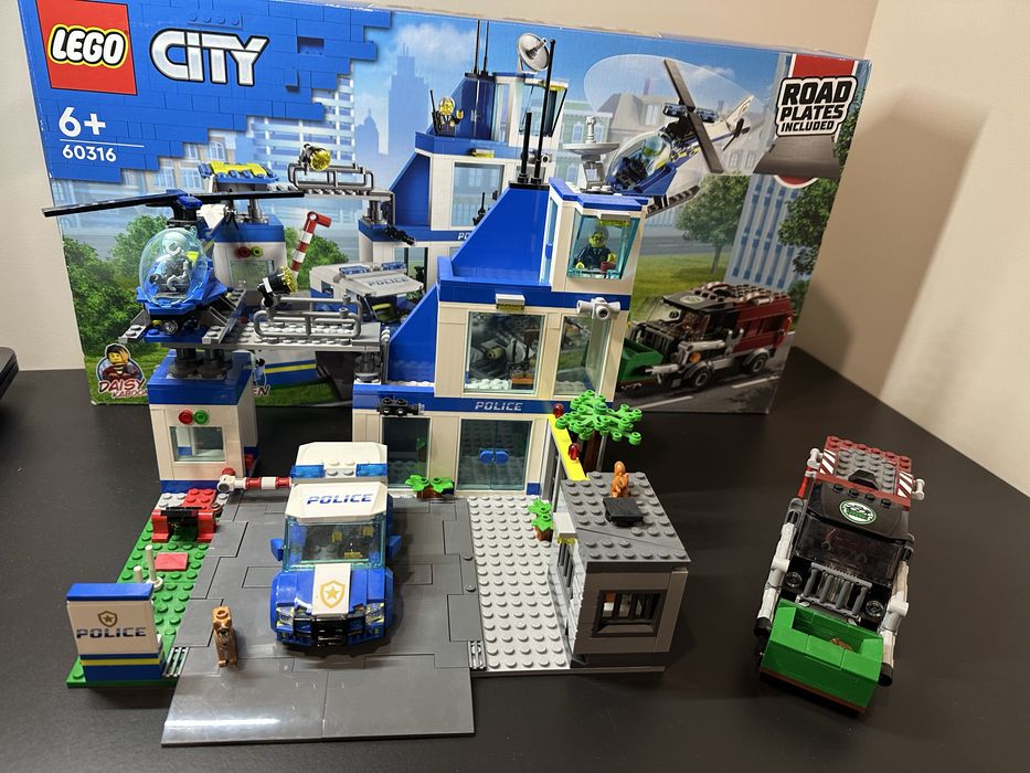 Конструктор LEGO City Поліцейська дільниця