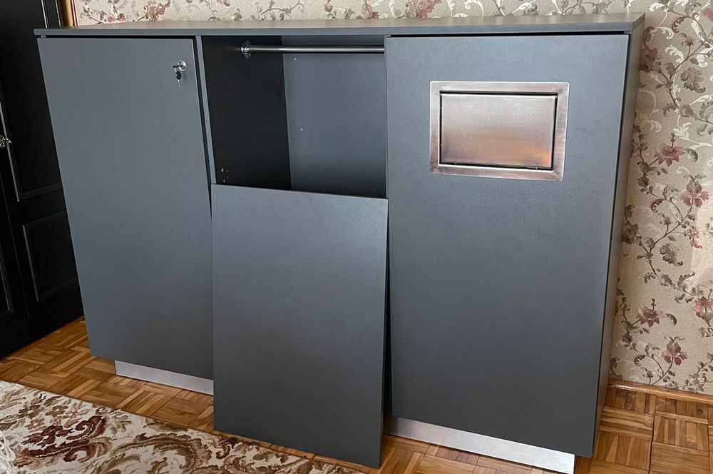 Szafka sklepowa z koszem wrzutowym – używana