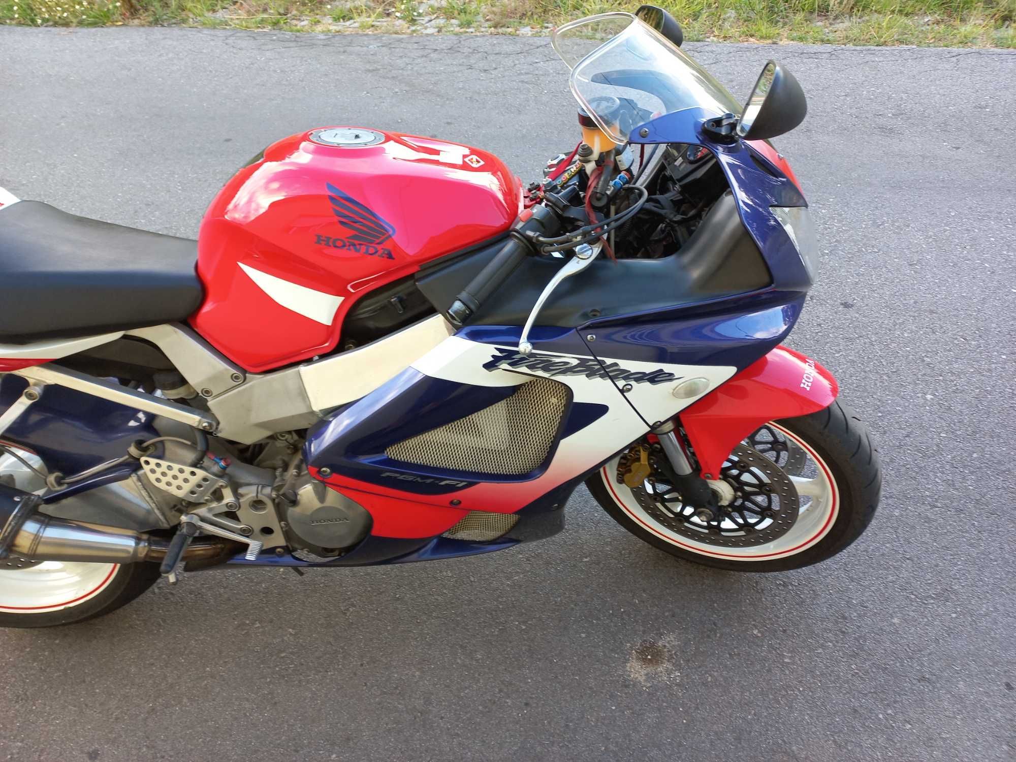 Honda cbr 900rr 929