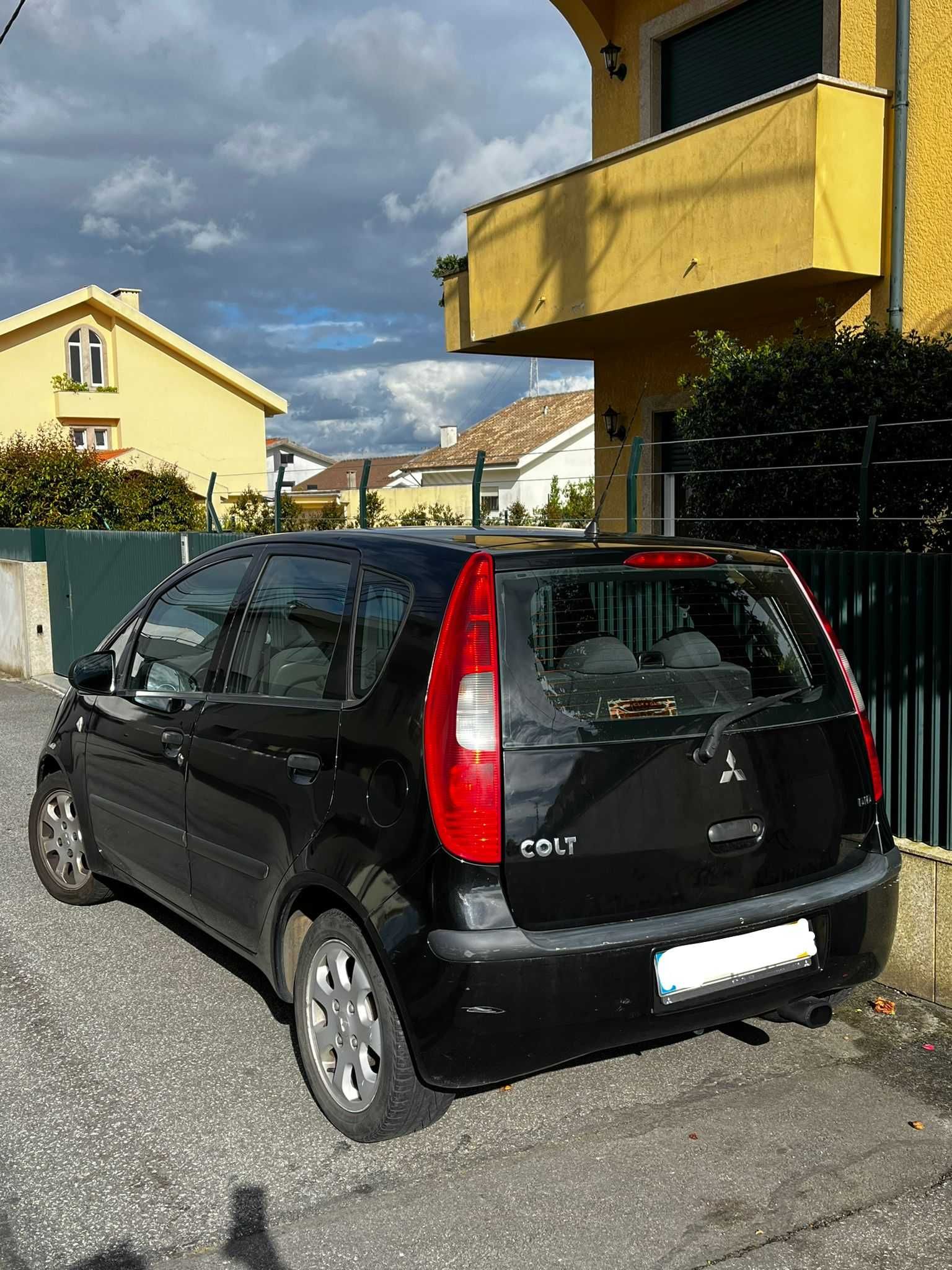 Mitsubishi Colt Preto 2004