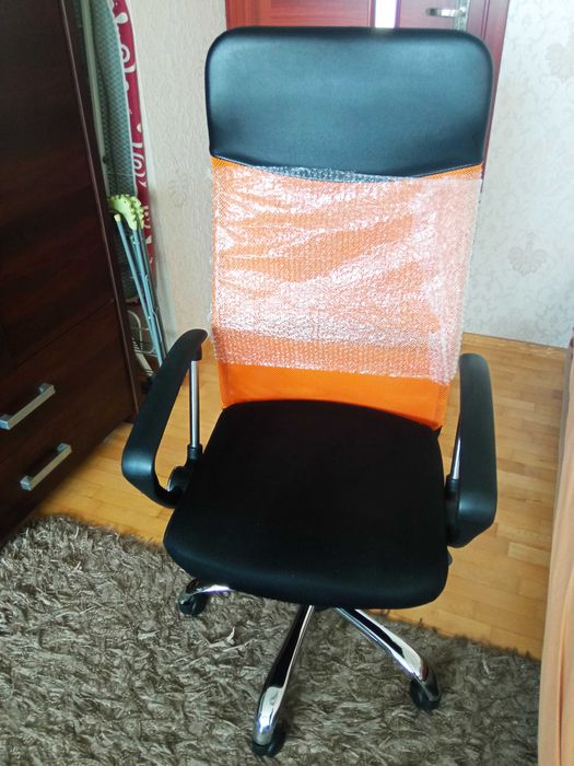 Fotel obrotowy biurowy wentylowany pomarańczowy