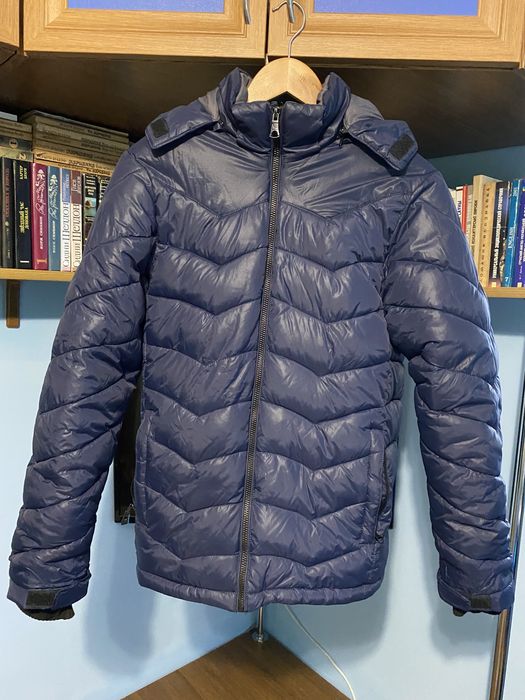 Синя зимова куртка