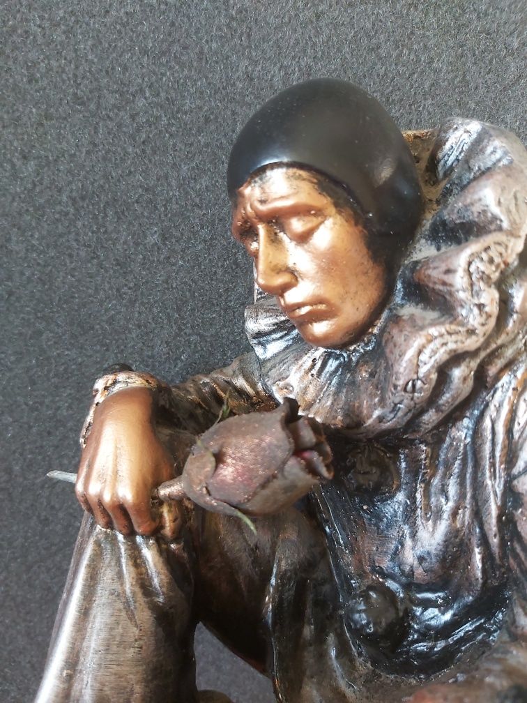 Arlekin Pierrot mężczyzna aktor sztuka figurka rzeźba model srebrny