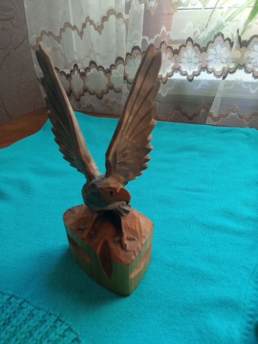 Деревянный орёл статуэтка