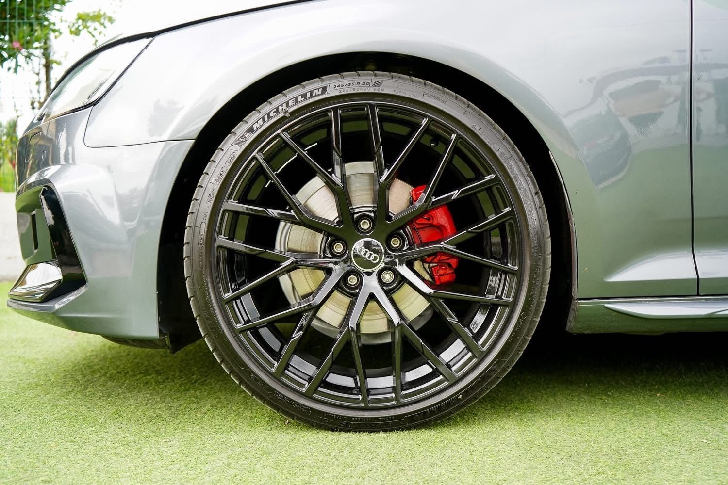 Audi A4 Avant S Tronic look rs4
