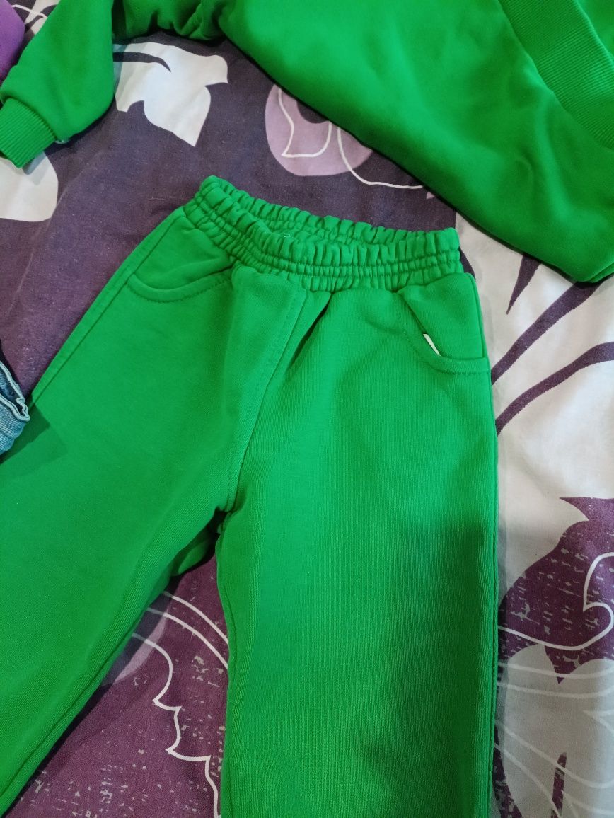 Костюм фліс, зелений трехнитка та джинси