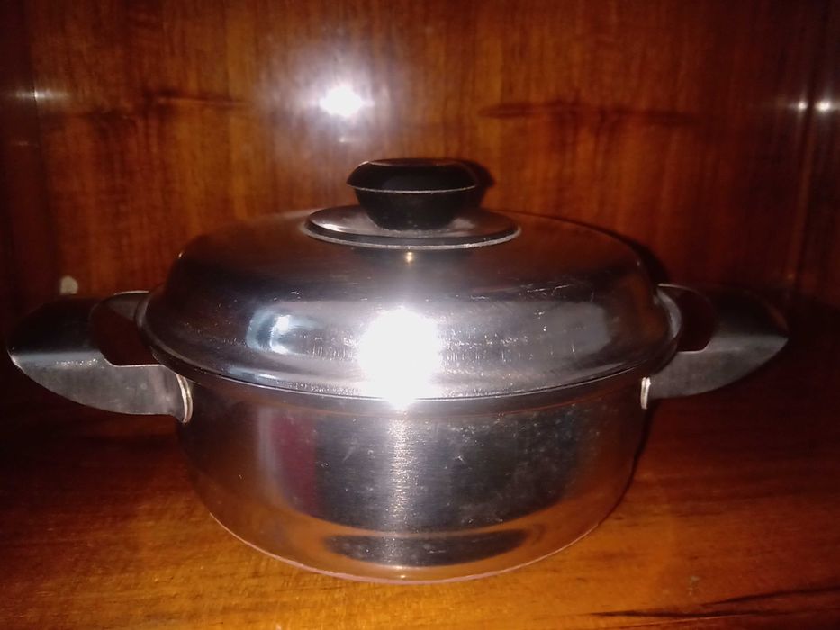 Garnek mały z pokrywką ze stali nierdzewnej, ruski