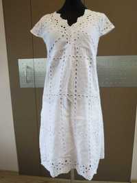 Moodo -sukienka haftowana MO-L-tr