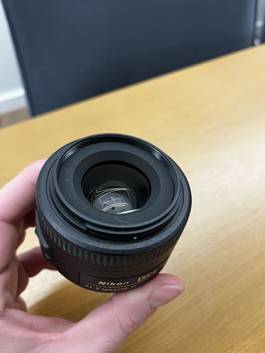 Nikkor 35mm 1.8 + etui