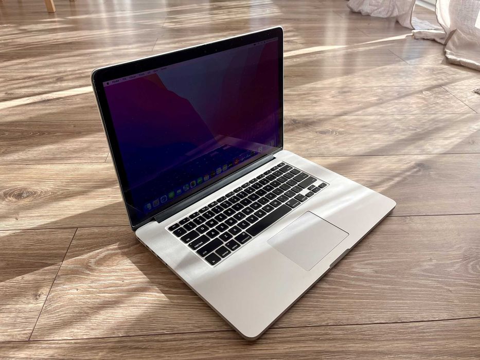 MacBook Pro (Retina, 15-inch, Mid 2015) | i7 | 16GB | 512GB | R9 M370X