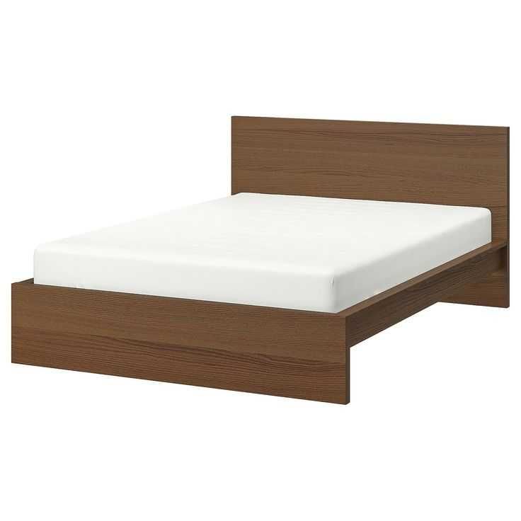 Cama MALM + mesas de cabeceira