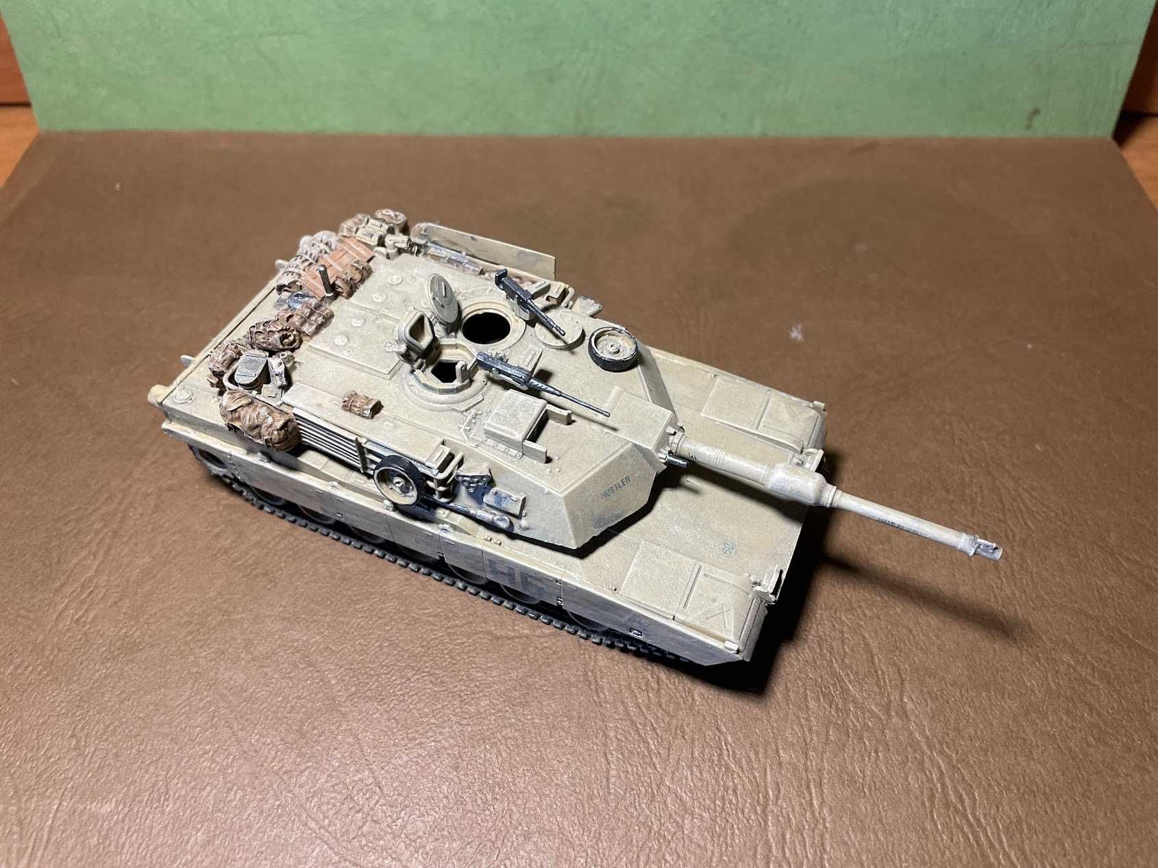 Abrams - model w skali 1/72