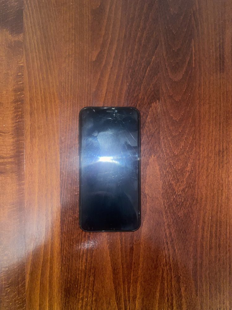 Телефон Iphone 11 PRO