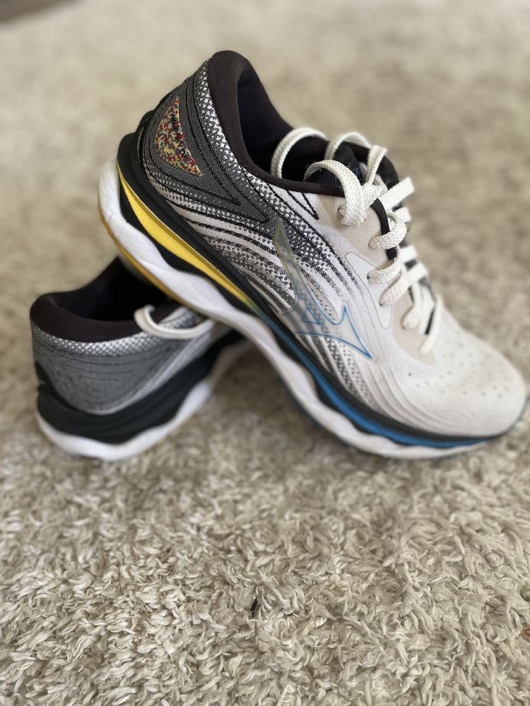 Кроссовки Mizuno