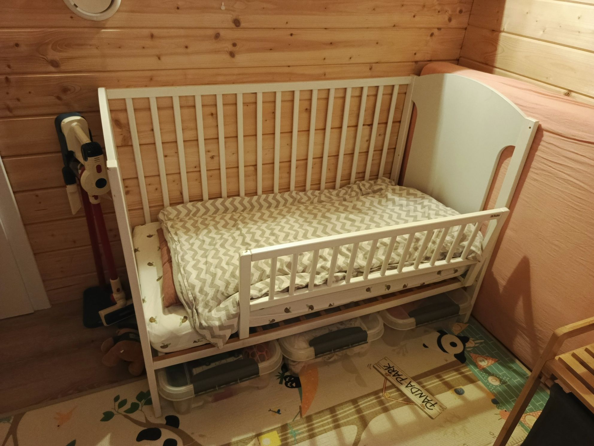 Łóżeczko niemowlęce z szufladą bujane/tapczanik