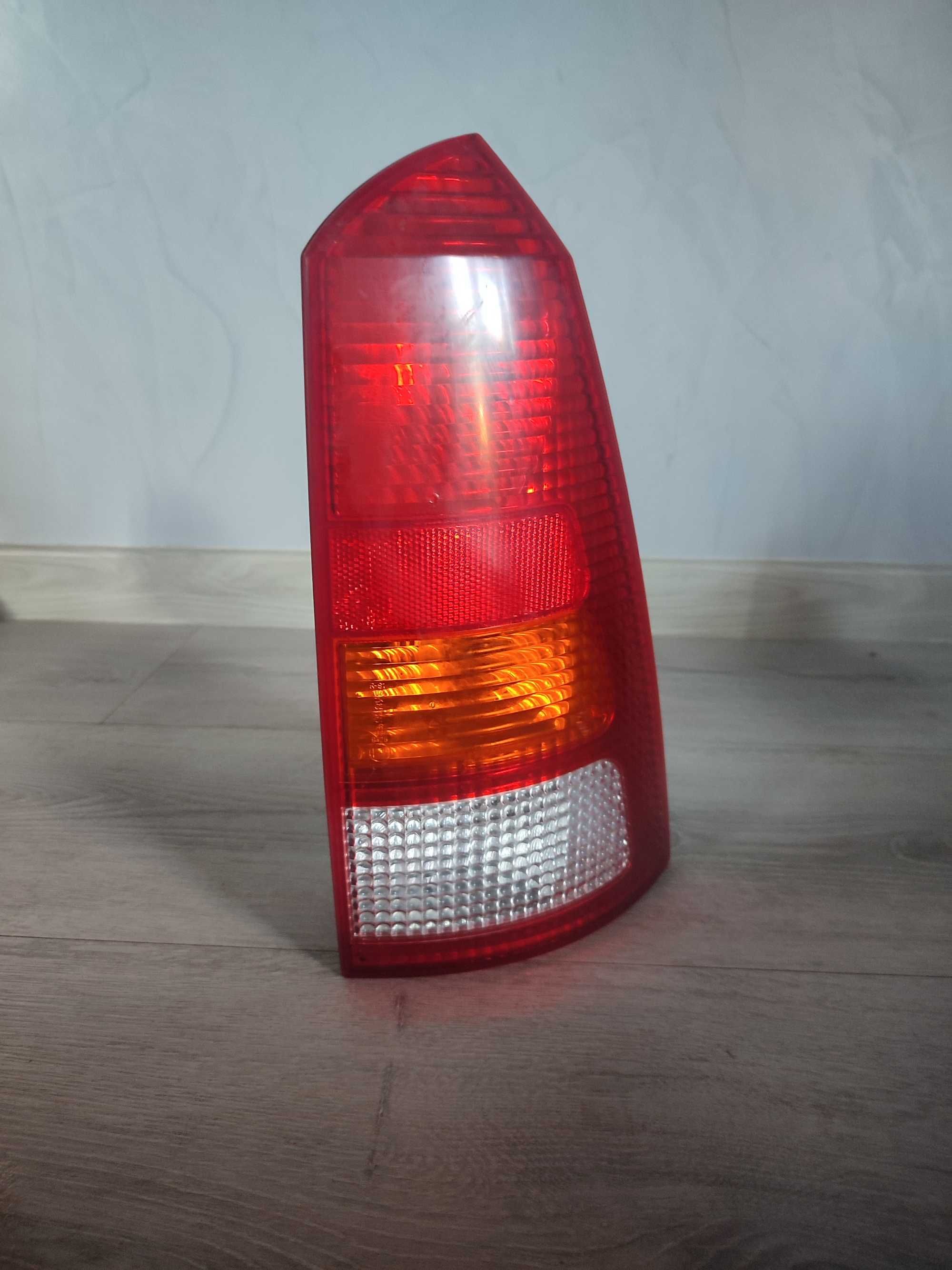 Lampa prawa tylna prawy tył Ford Focus