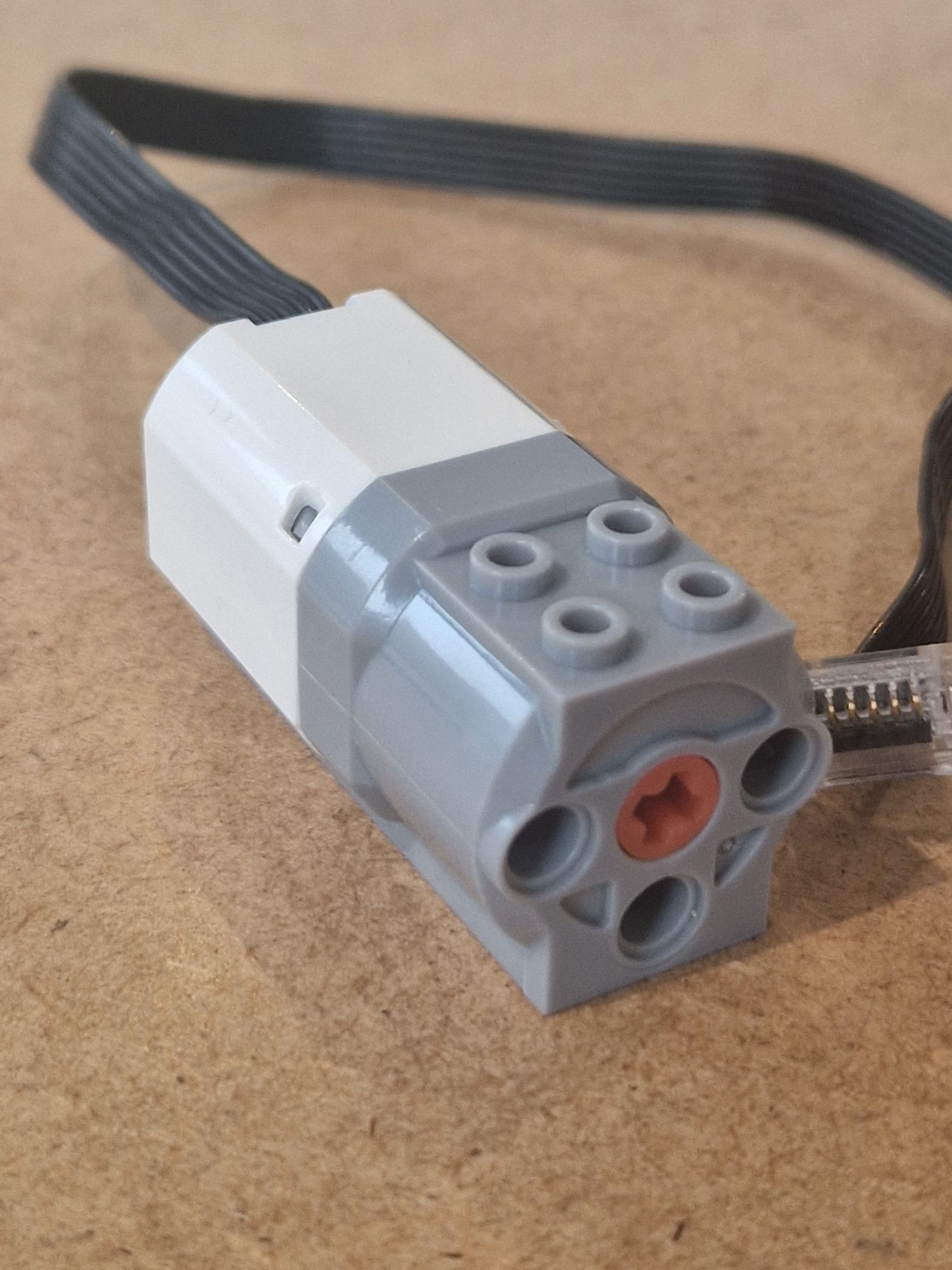 Silnik Motor średni liniowy. Wedo 2.0. Zamiennik klocki Lego Technic P