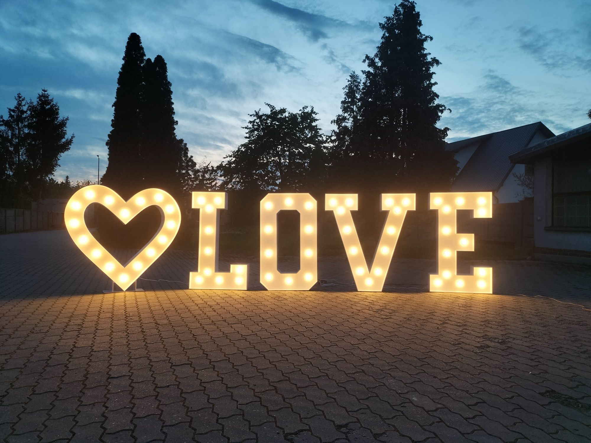 LOVE napis podświetlany love żarówkowe