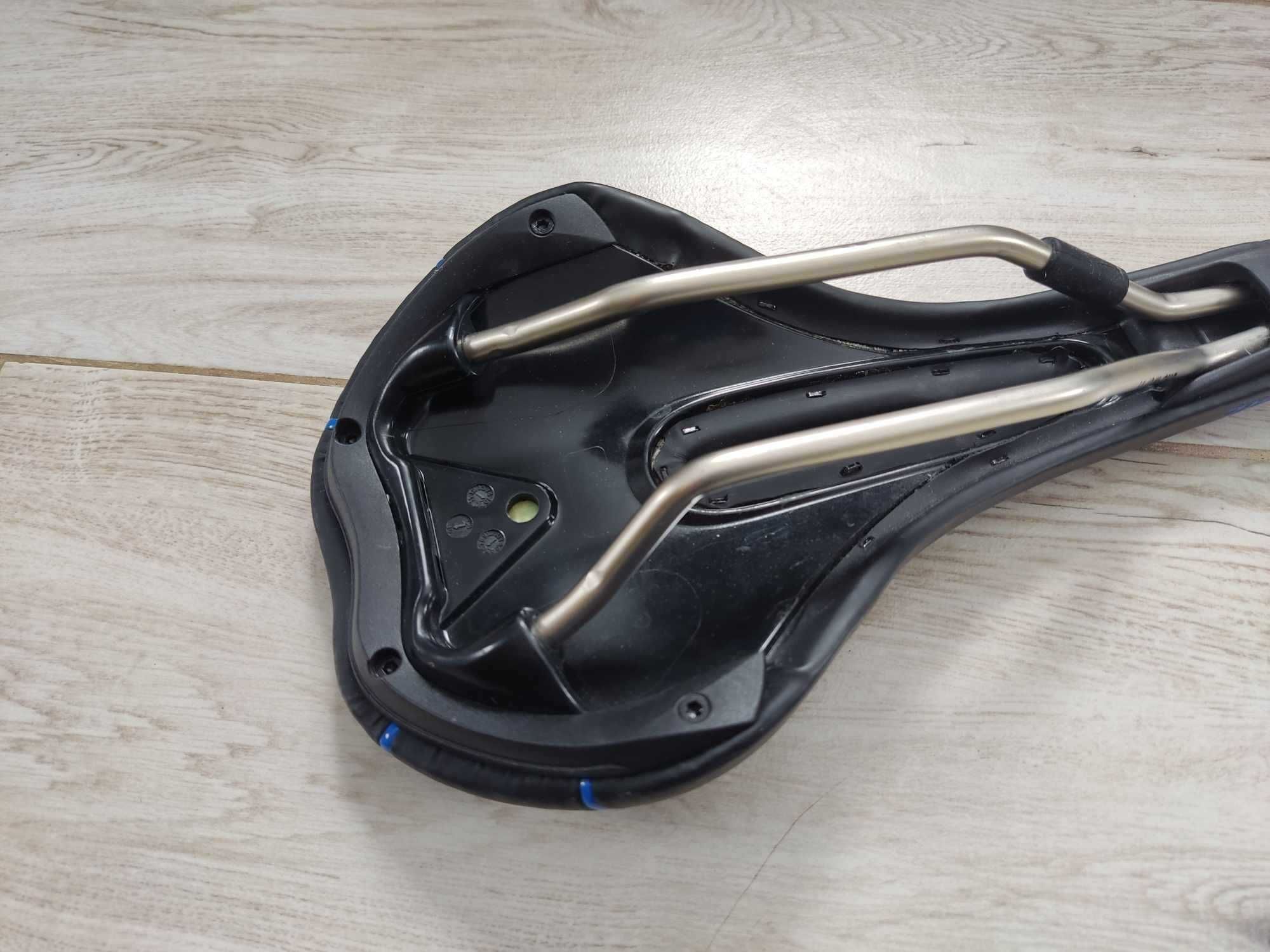Siodełko szosa gravel OVAL Concept 700W CrMo jak nowe ok. 270g 140x260