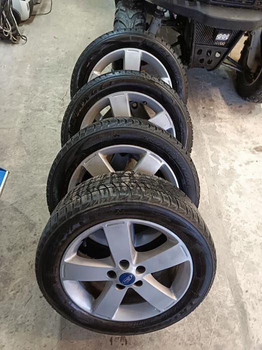 Alufelgi z oponami zimowymi 225/50R17, Ford.