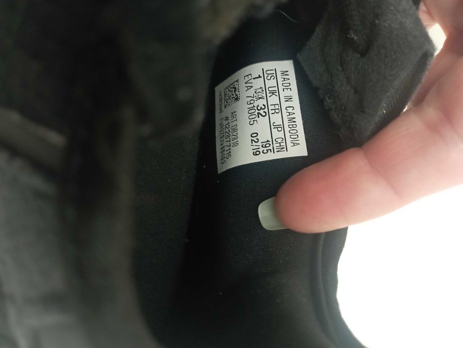 Кросівки Adidas у 32 розмірі