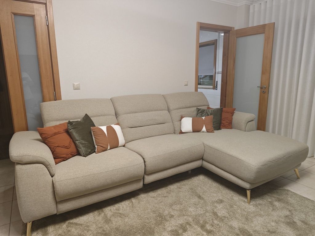 Sofá com relax e chaiselong COMO NOVO
