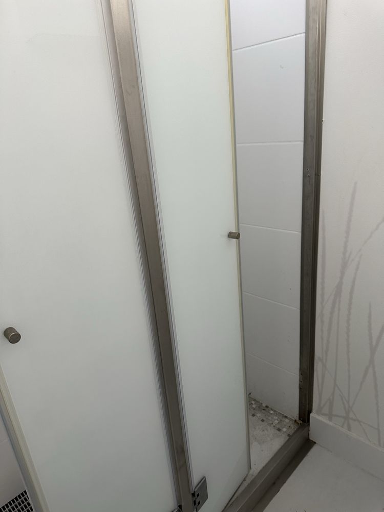 Par de portas em vidro temperado branco ou preto com ferragens