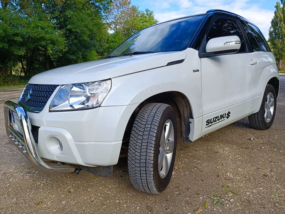 Suzuki Grand Vitara Suzuki Grand Vitara II 4x4 Whaite-Blak Super Comfort 1.9 DDiS