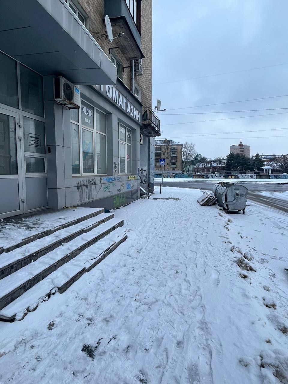 Продам помещение 80 кв .ул.Харьковская набережная .