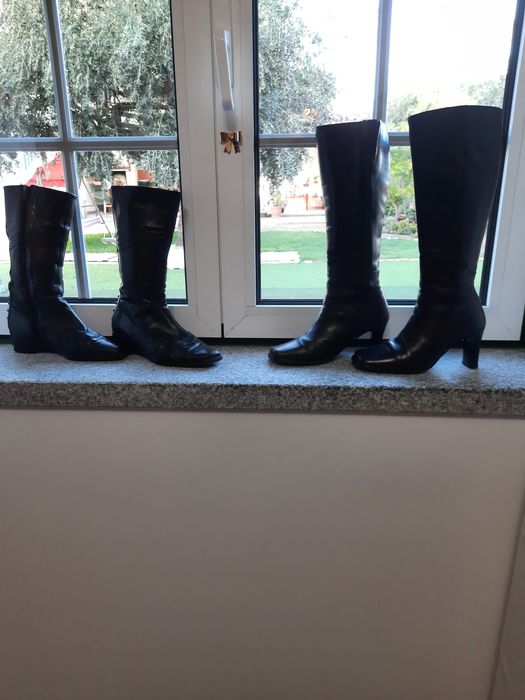 Vendo  estes 2pares de botas por apenas 12 euros              os s pa