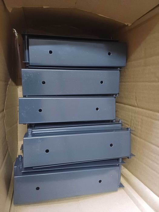 Łącznik/Ceownik do podmurówki 82 szt, 82 szt obejm + śruby .