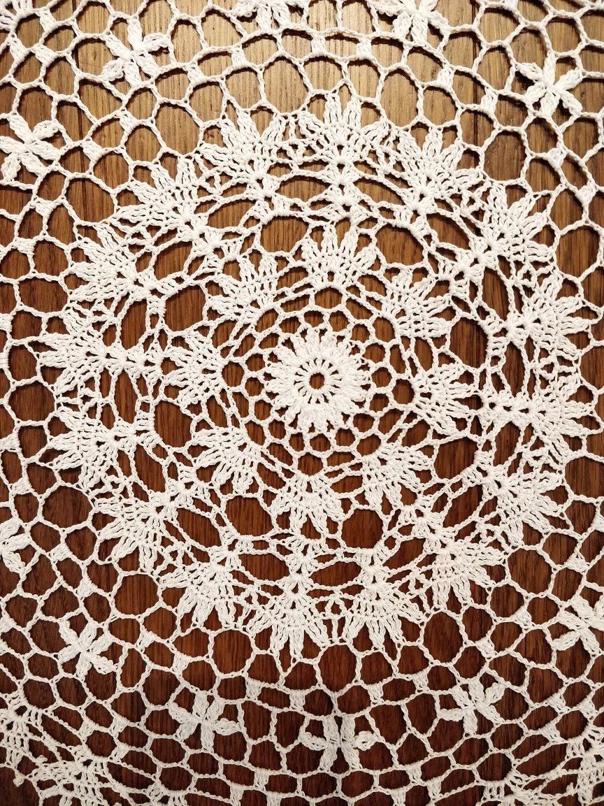 Rustykalna ażurowa biała serweta na szydełku Handmade