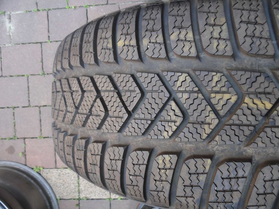 225/50R17 Pirelli Komplet 4 sztuki ZIMA