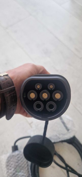 Зарядний пристрій до електромобіля