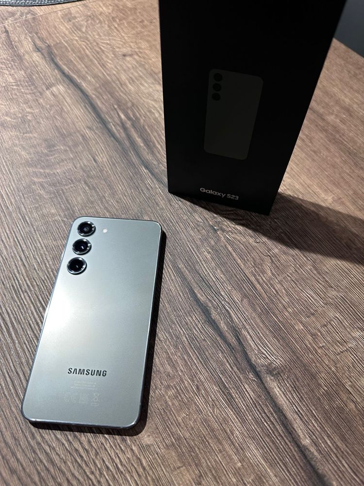 Samsung S23 / Jak nowy /