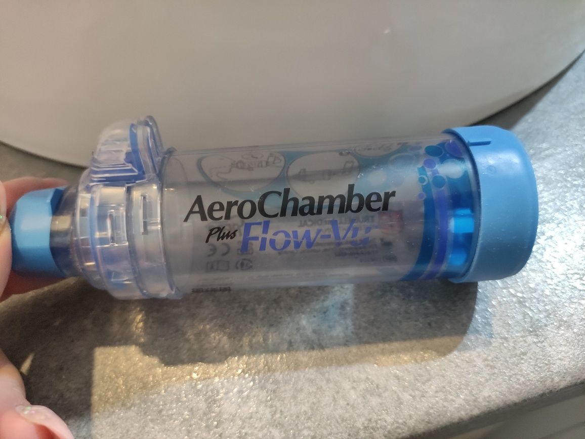 AeroChamber Plus Flow-Vu z ustnikiem dla dorosłych i dzieci inhalator