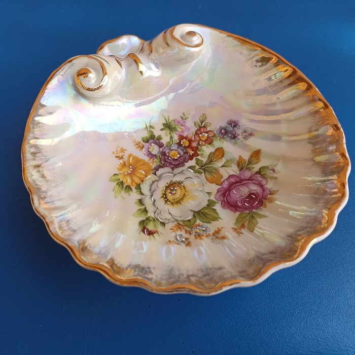 Concha em porcelana Artibus motivo floral