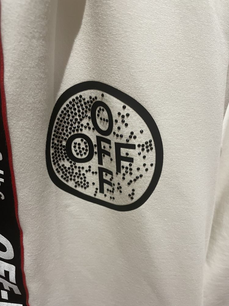 Casaco branco com dourados e preto