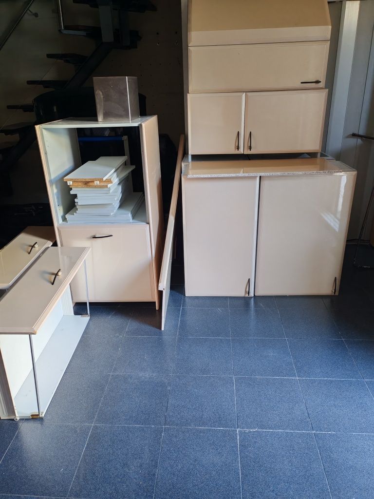 Móveis cozinha completa com pedra + exaustor + caldeira + radiadores