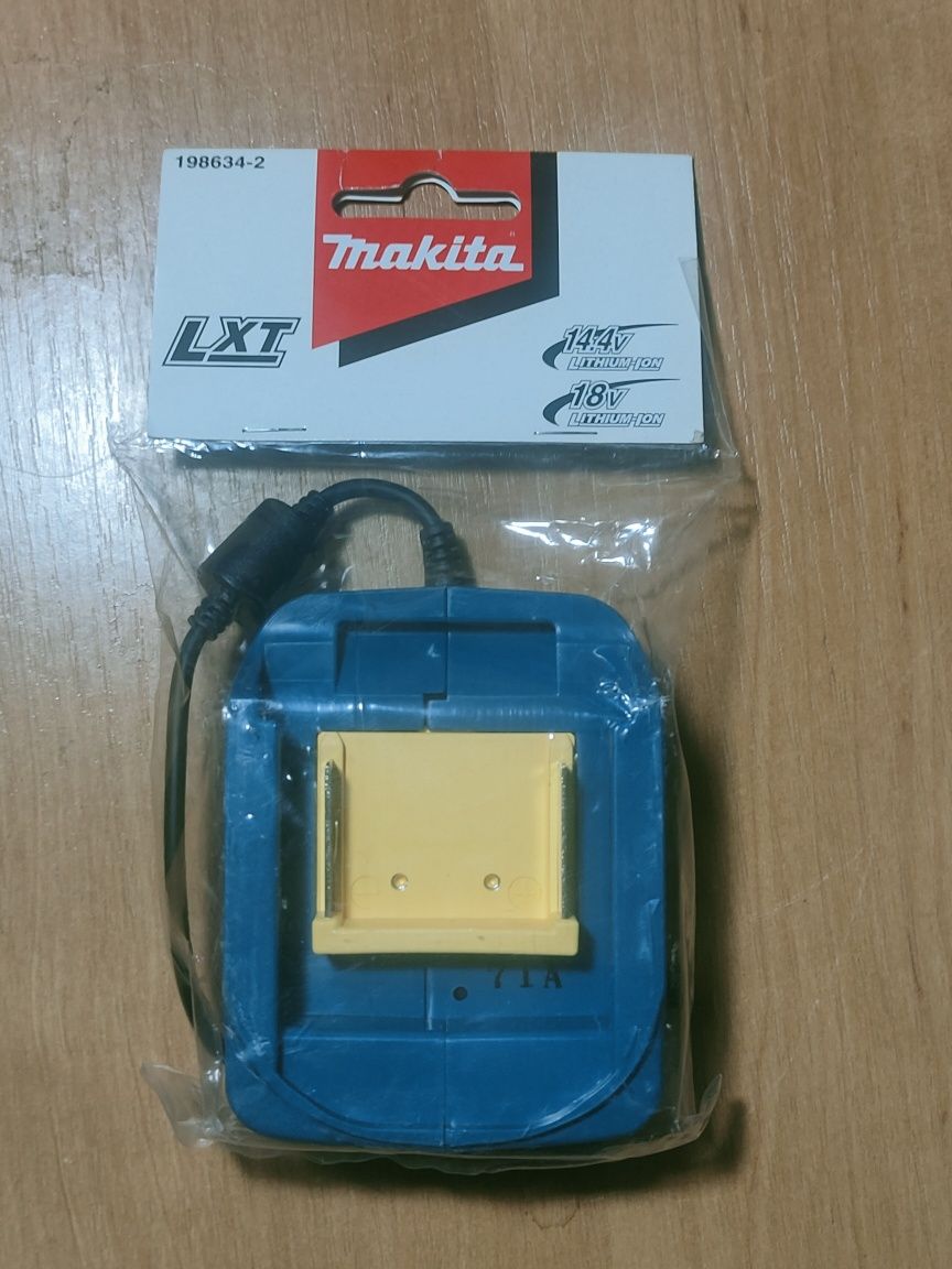 Тримач батареї для акумуляторної куртки LXT 18В с USB Makita (198634-2