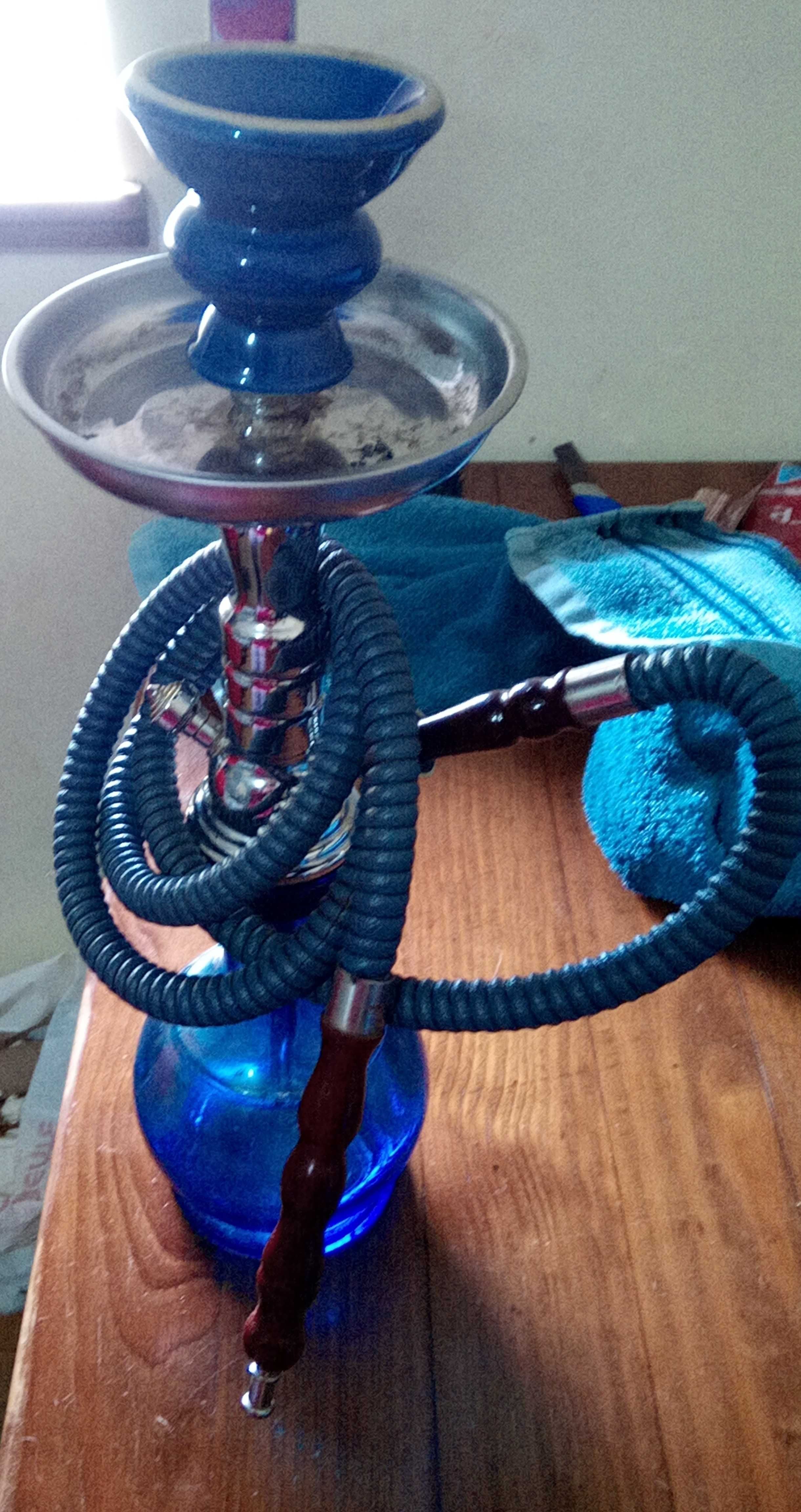 Shisha/hookah azul +/- 43cm de altura, marcas de uso.