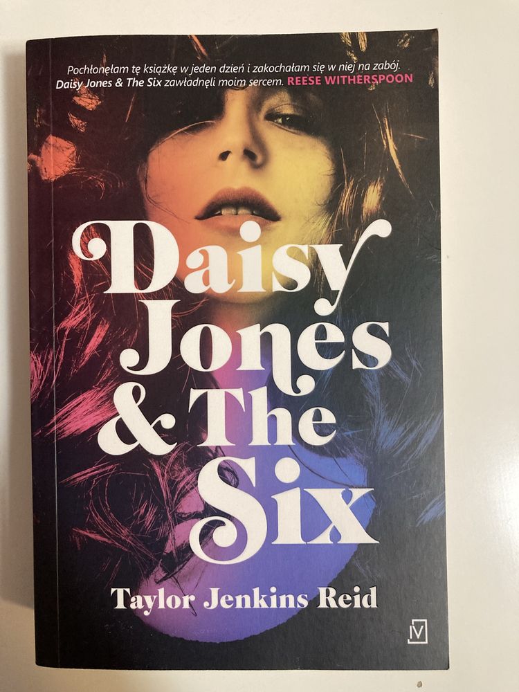 Daisy Jones & the Six Taylor Jenkins Reid