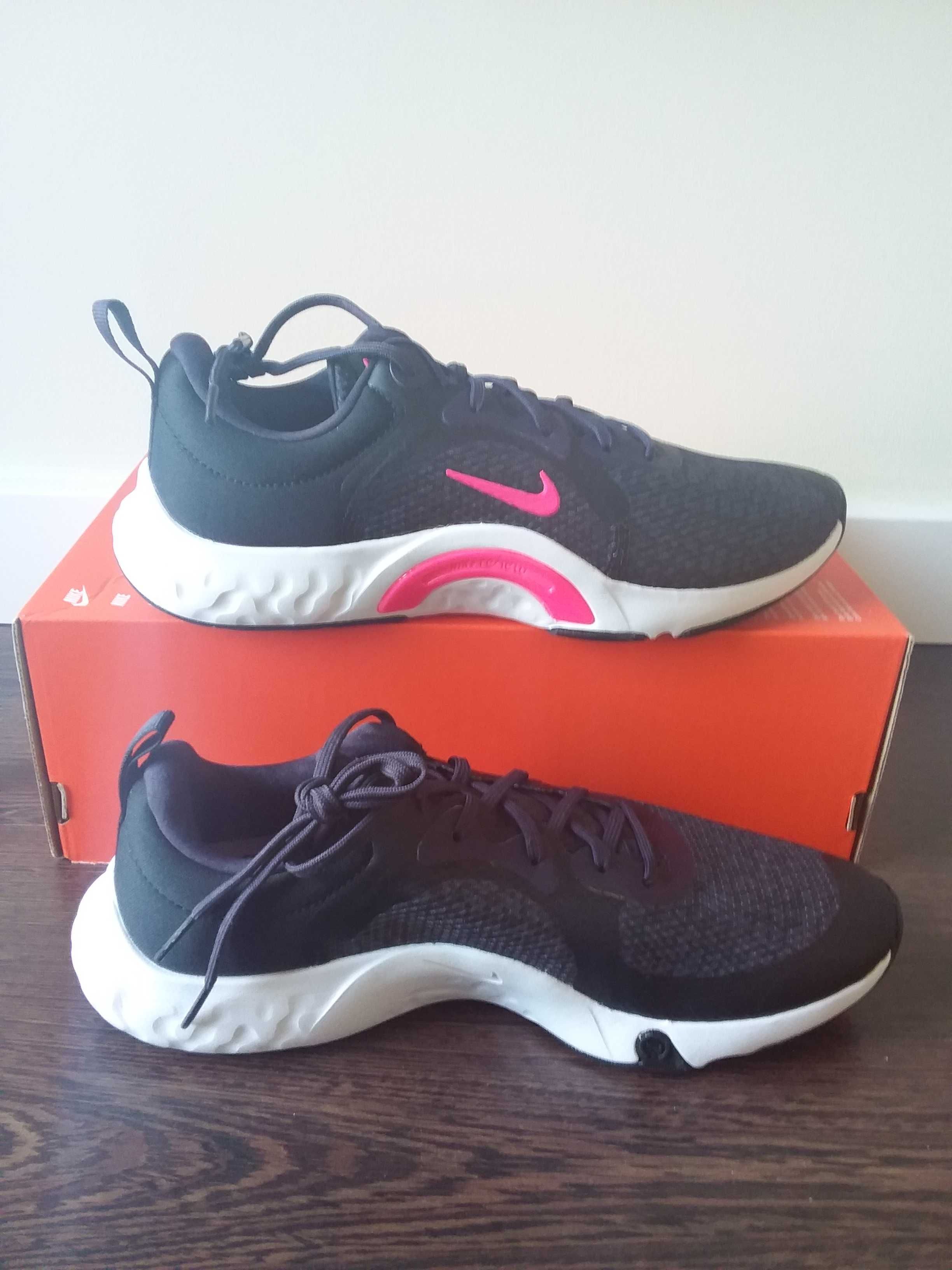 Ténis Nike, modelo Nike Renew In Season TR 11, tamanho 40, novos