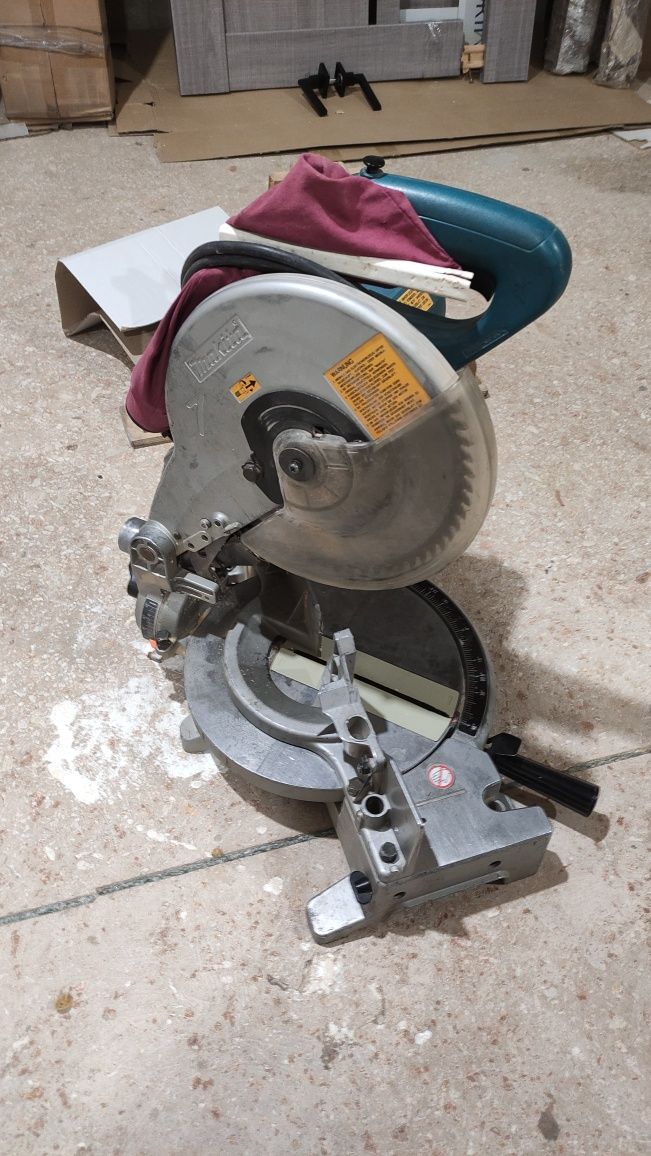 Makita LS1040 пила торцовочная