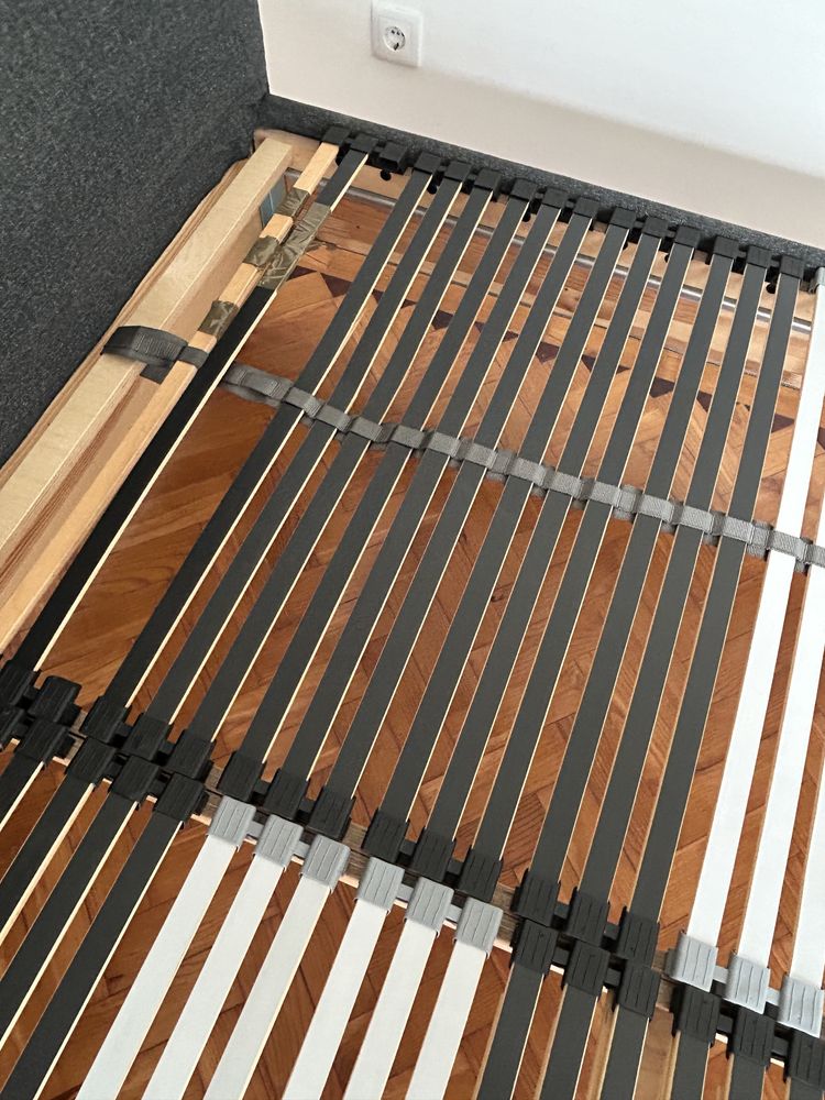 Cama Ikea com estrados e colchoes