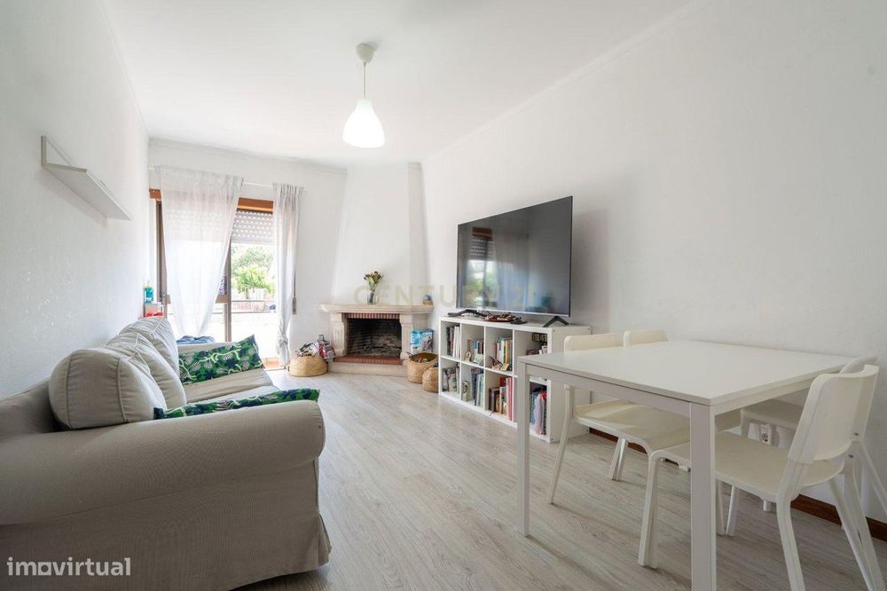 Apartamento T3 com garagem e arrumo no sotão