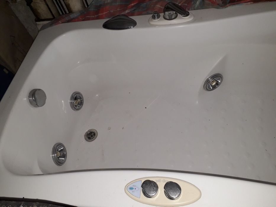 Banheira Hidromassagem/Jacuzzi.