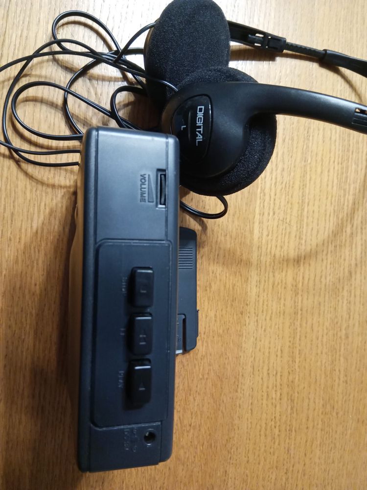 Walkman Sharp JC-180H + słuchawki Digital