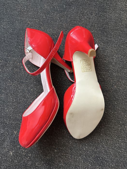 Босоніжки червоні 38 розмір