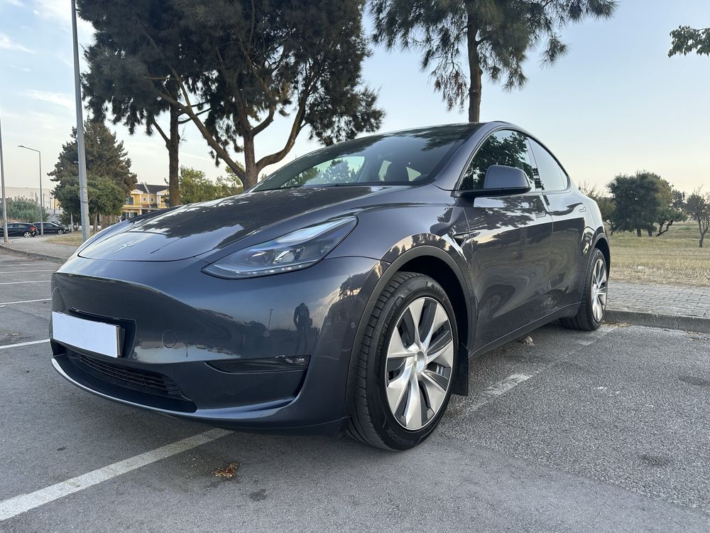 TESLA MODEL Y LONG RANGE DUAL MOTOR AWD( 45 mil kms )